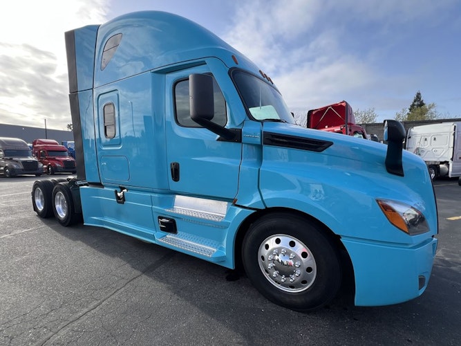 2024 Freightliner Cascadia 126" Sleeper Cab photo 2