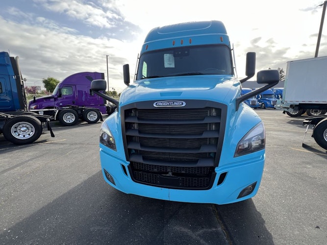 2024 Freightliner Cascadia 126" Sleeper Cab photo 3