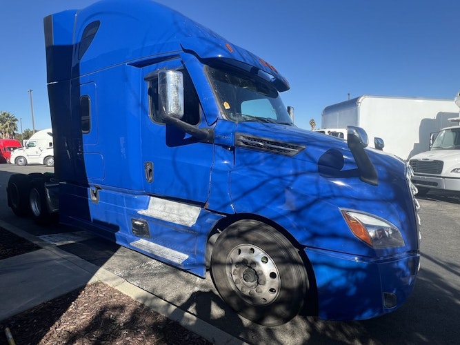 2024 Freightliner Cascadia 126" Sleeper Cab photo 2
