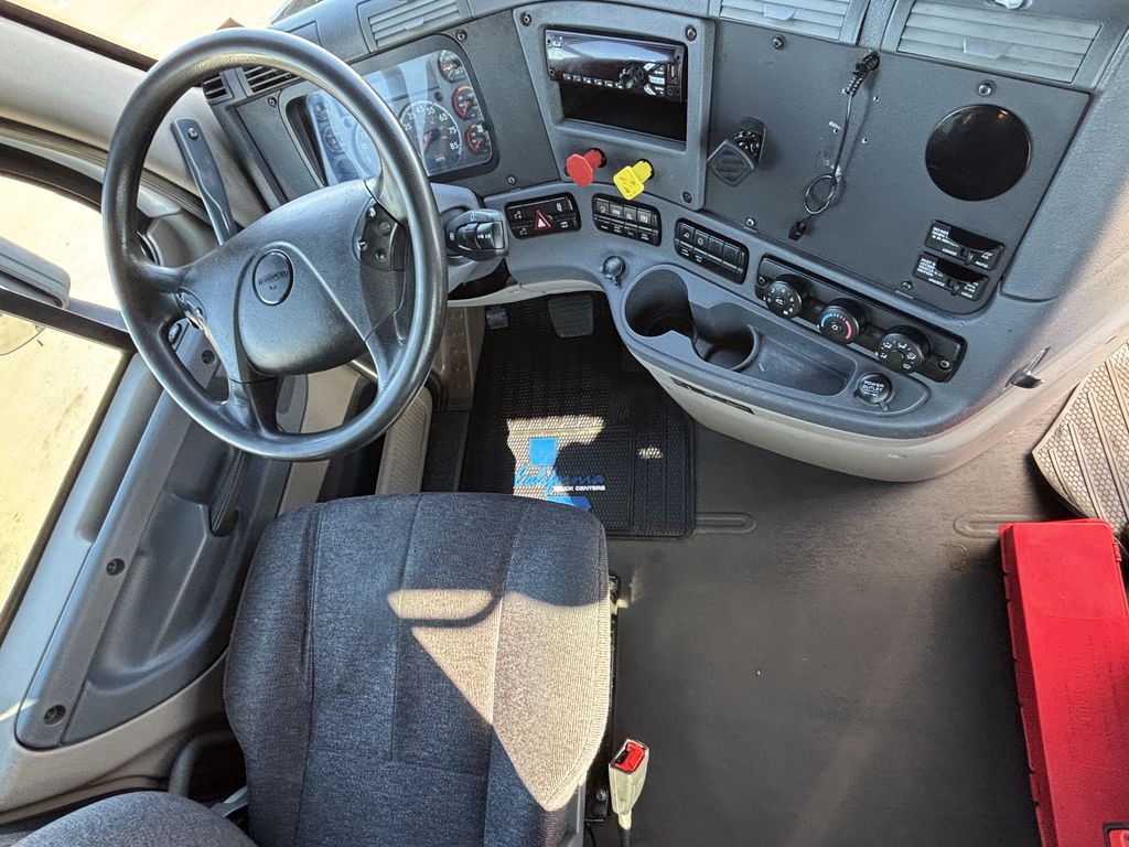 2018 Freightliner Cascadia — photo 5