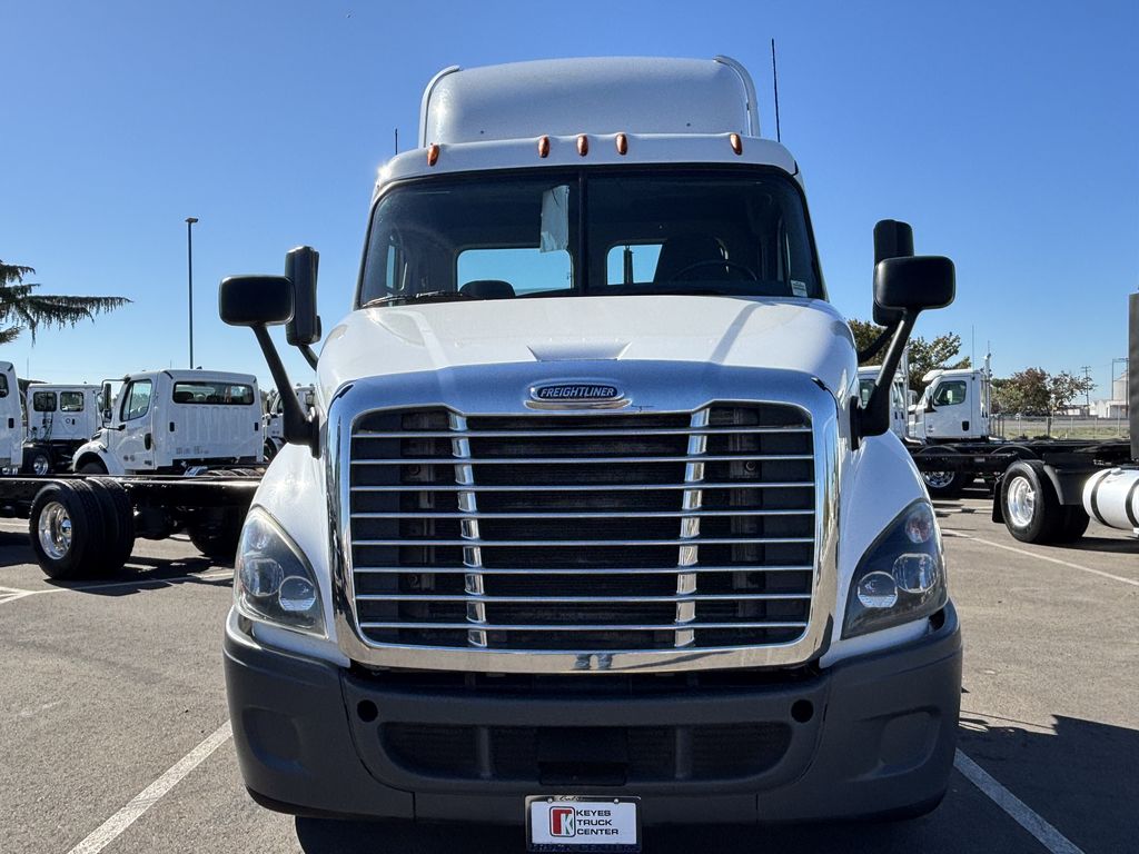 2018 Freightliner Cascadia — photo 3