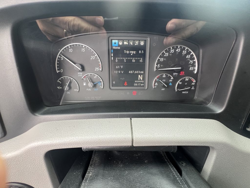 2022 Freightliner Cascadia in Sacramento, CA — photo 4