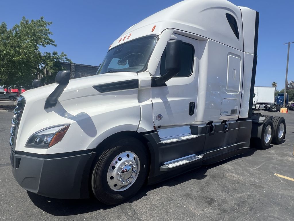 2022 Freightliner Cascadia in Sacramento, CA