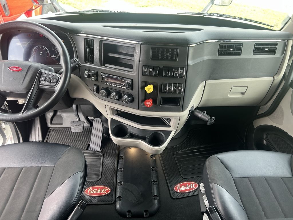 2023 Peterbilt 579 — photo 8