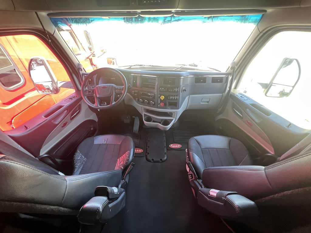 2023 Peterbilt 579 — photo 8