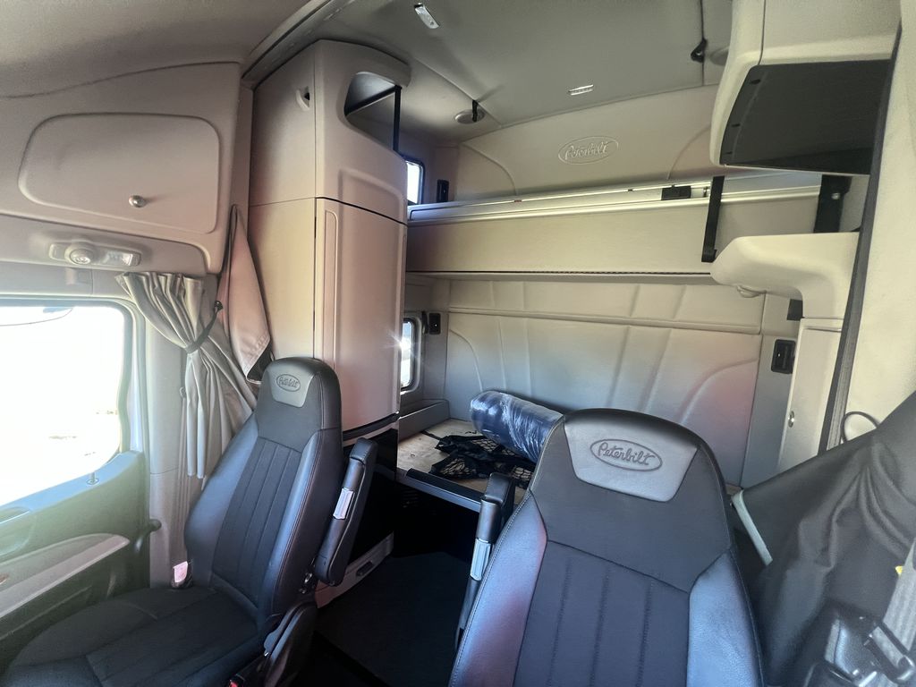 2023 Peterbilt 579 — photo 6