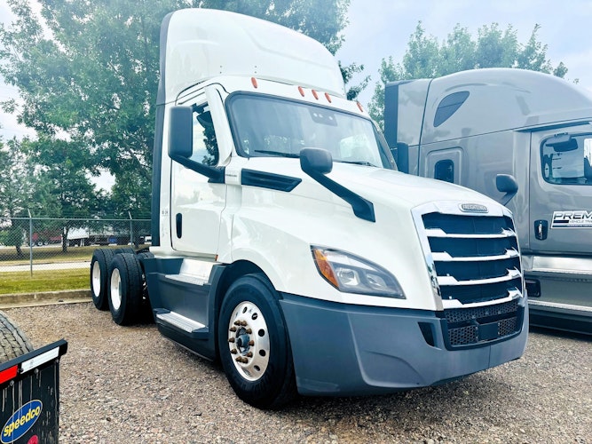 2019 Freightliner Cascadia 126" Day cab photo 3
