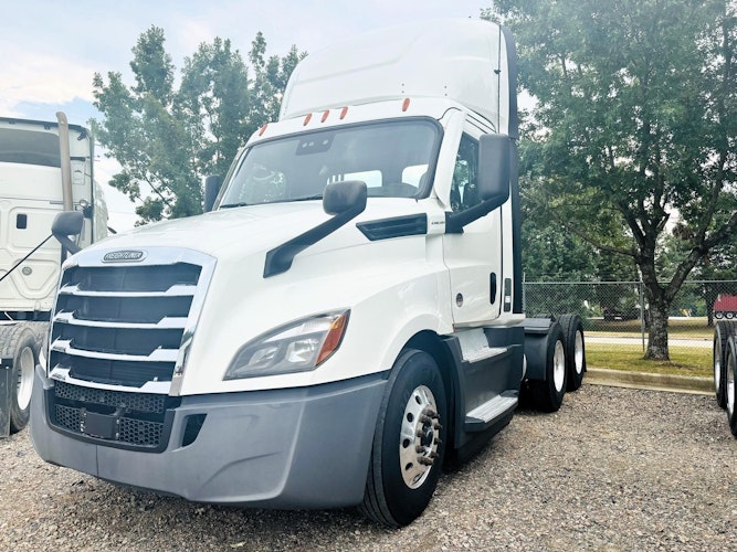 2019 Freightliner Cascadia 126" Day cab photo 4