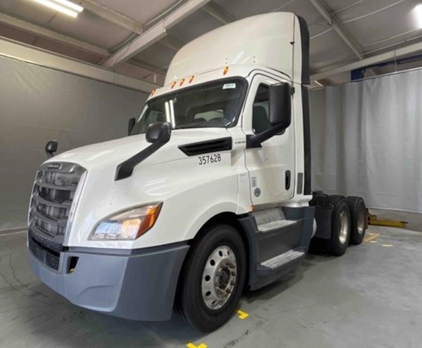 2019 Freightliner Cascadia 126" Day cab photo 2