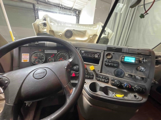 2020 Freightliner Cascadia 125" Sleeper Cab photo 2