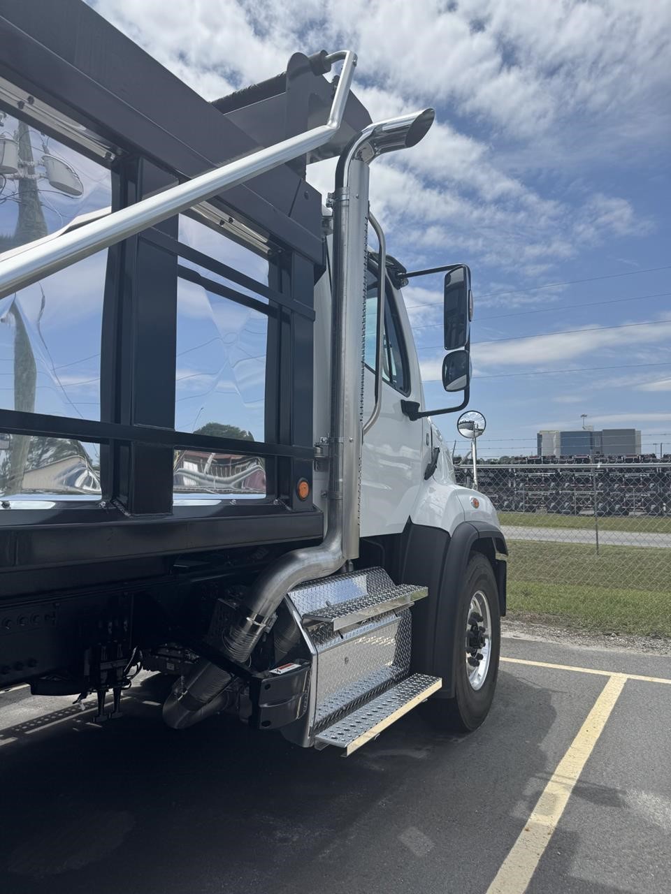 2026 Freightliner 114SD — photo 2