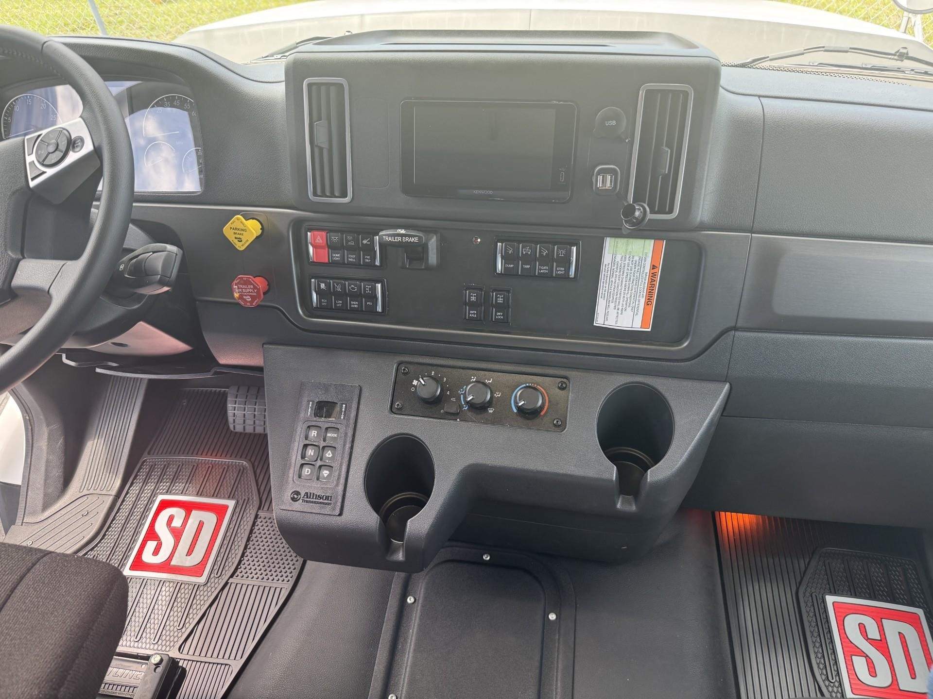 2026 Freightliner 114SD — photo 5
