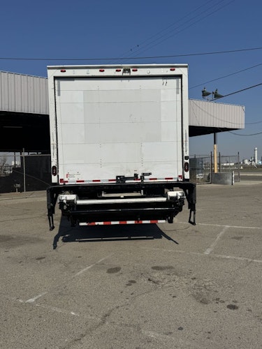 2018 Freightliner M2 106 Medium Duty photo 4