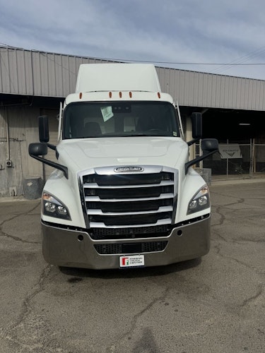 2021 Freightliner Cascadia 116" Day cab photo 3