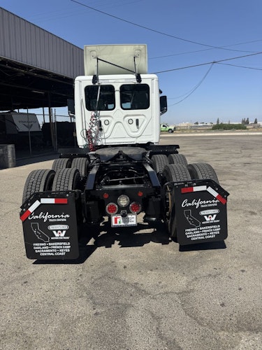 2021 Freightliner Cascadia 126" Day cab photo 4