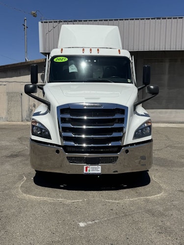 2021 Freightliner Cascadia 126" Day cab photo 3