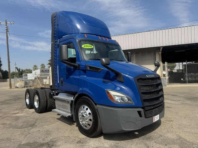2020 Freightliner Cascadia 116" Day cab photo 2