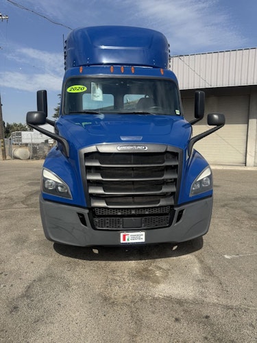 2020 Freightliner Cascadia 116" Day cab photo 3