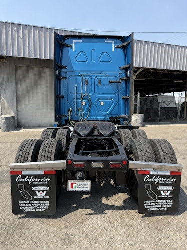 2022 Freightliner Cascadia 126" Sleeper Cab photo 4