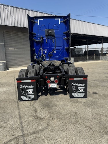 2022 Freightliner Cascadia 126" Sleeper Cab photo 4