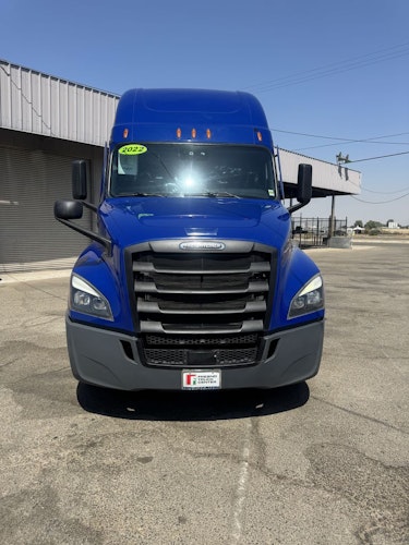 2022 Freightliner Cascadia 126" Sleeper Cab photo 3