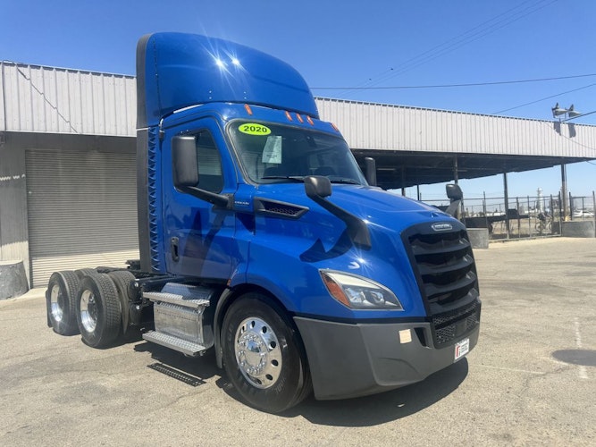 2020 Freightliner Cascadia 116" Day cab photo 2