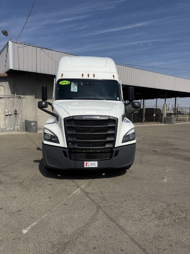2023 Freightliner Cascadia 126" Sleeper Cab photo 2