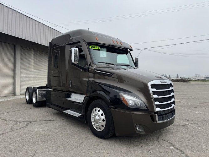 2023 Freightliner Cascadia 126" Sleeper Cab photo 2