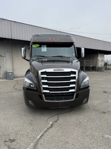 2023 Freightliner Cascadia 126" Sleeper Cab photo 3
