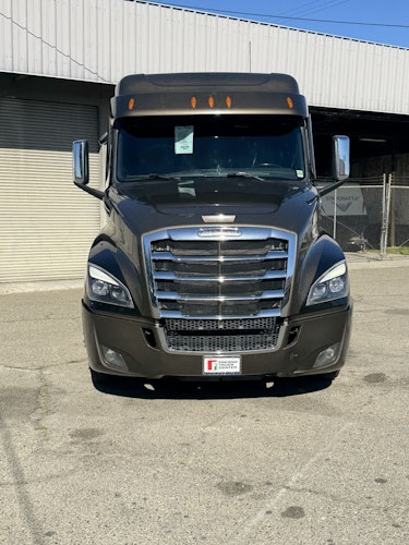 2023 Freightliner Cascadia 126" Sleeper Cab photo 3