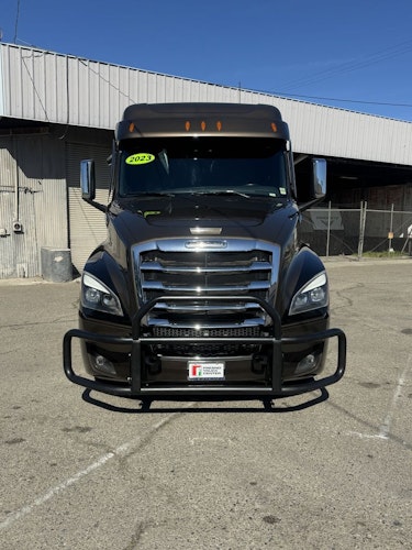 2023 Freightliner Cascadia 126" Sleeper Cab photo 3