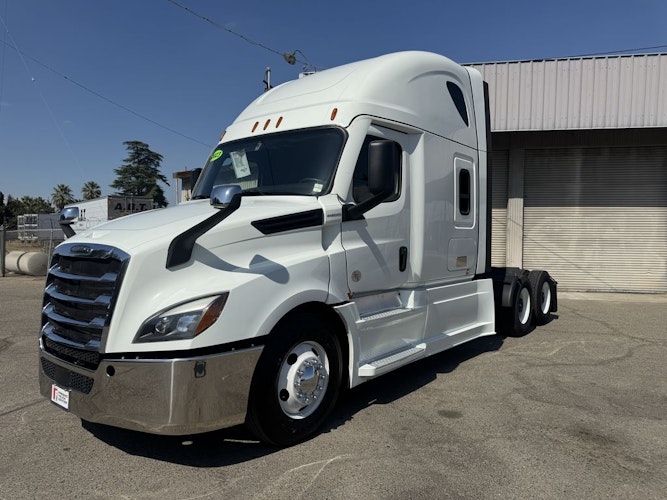 2023 Freightliner Cascadia 126" Sleeper Cab photo 2