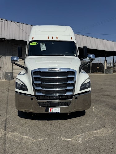 2023 Freightliner Cascadia 126" Sleeper Cab photo 3
