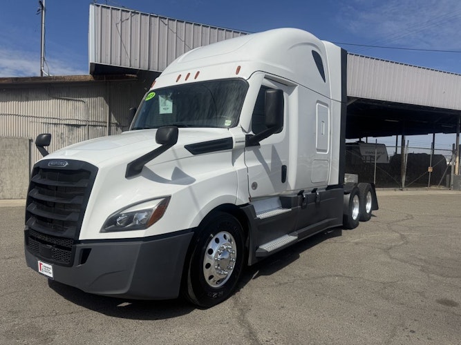 2023 Freightliner Cascadia 126" Sleeper Cab photo 2