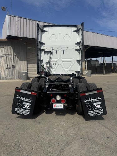 2023 Freightliner Cascadia 126" Sleeper Cab photo 4