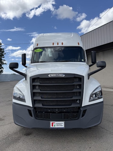 2023 Freightliner Cascadia 126" Sleeper Cab photo 3