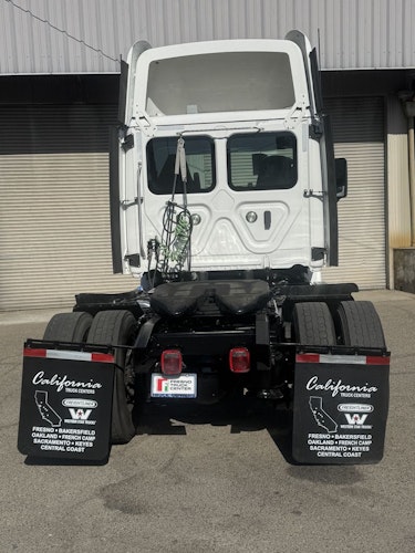 2018 Freightliner Cascadia 113" sleeper cab photo 4