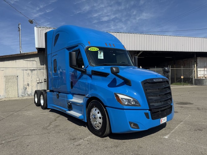 2024 Freightliner Cascadia 126" Sleeper Cab photo 2