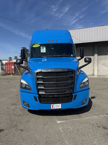2024 Freightliner Cascadia 126" Sleeper Cab photo 3