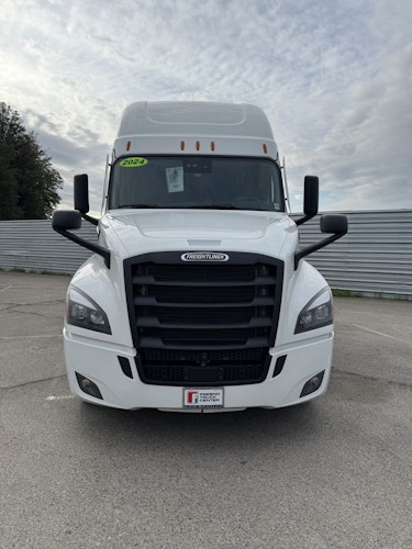 2024 Freightliner Cascadia 126" Sleeper Cab photo 3