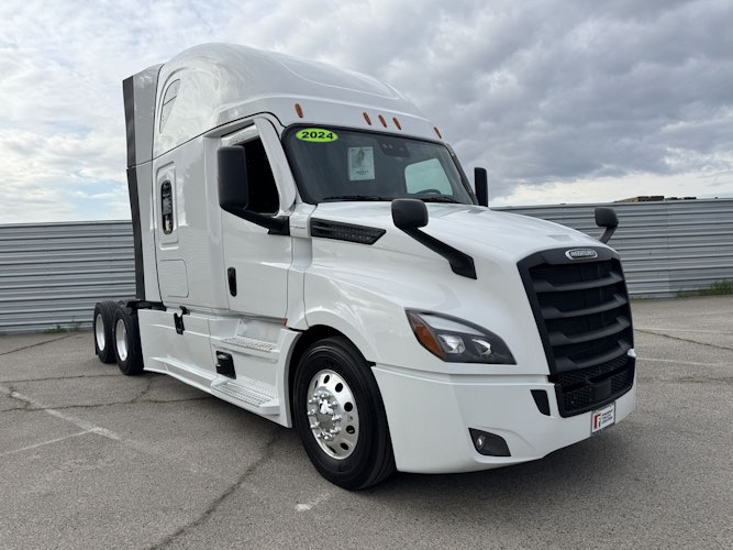 2024 Freightliner Cascadia 126" Sleeper Cab photo 2