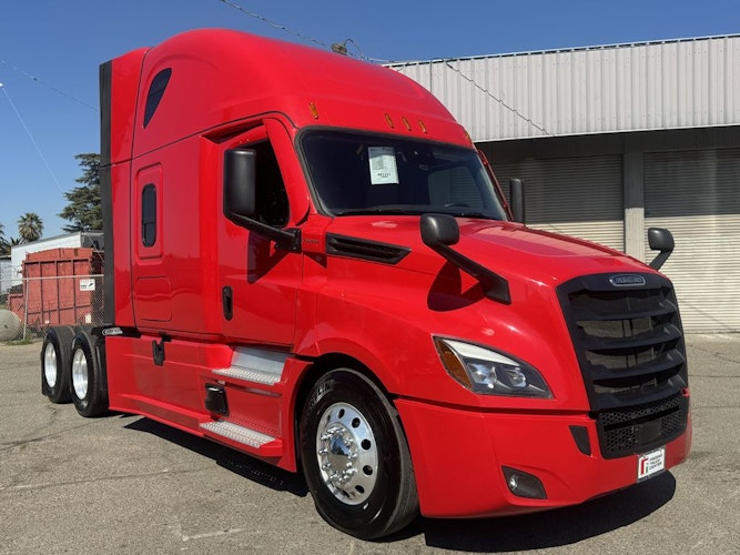 2024 Freightliner Cascadia 126" Sleeper Cab photo 2