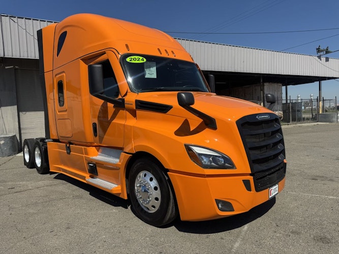 2024 Freightliner Cascadia 126" Sleeper Cab photo 2
