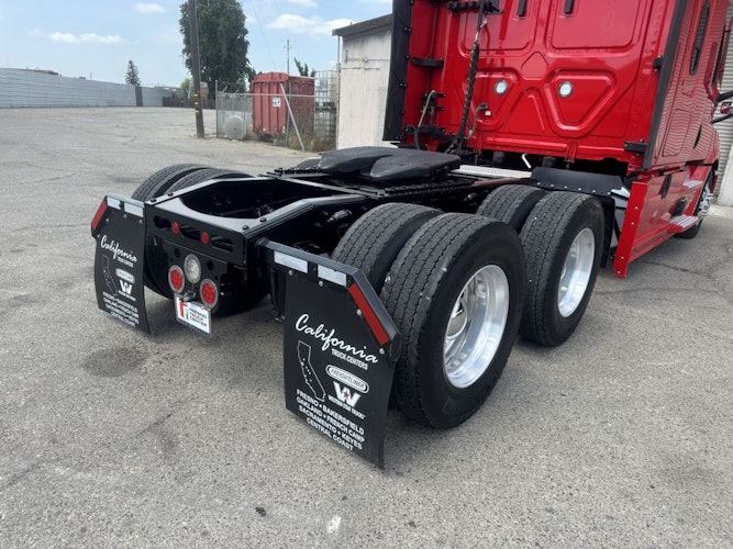 2024 Freightliner Cascadia 126" Sleeper Cab photo 4