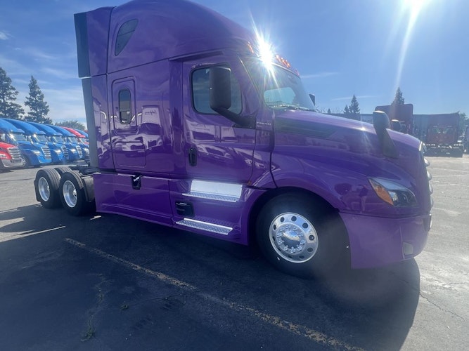 2024 Freightliner Cascadia 126" Sleeper Cab photo 2