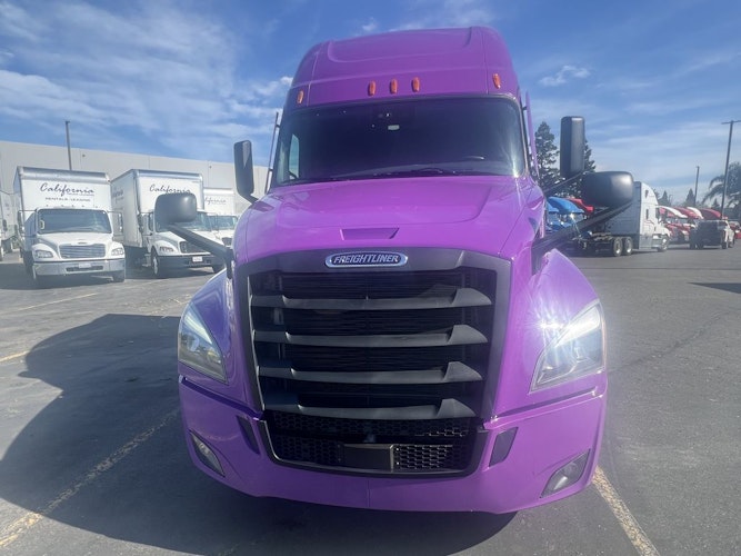 2024 Freightliner Cascadia 126" Sleeper Cab photo 3
