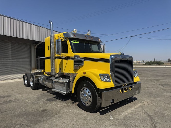 2020 Freightliner Coronado photo 2