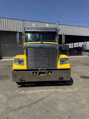 2020 Freightliner Coronado photo 3