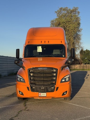 2024 Freightliner Cascadia 126" Sleeper Cab photo 2