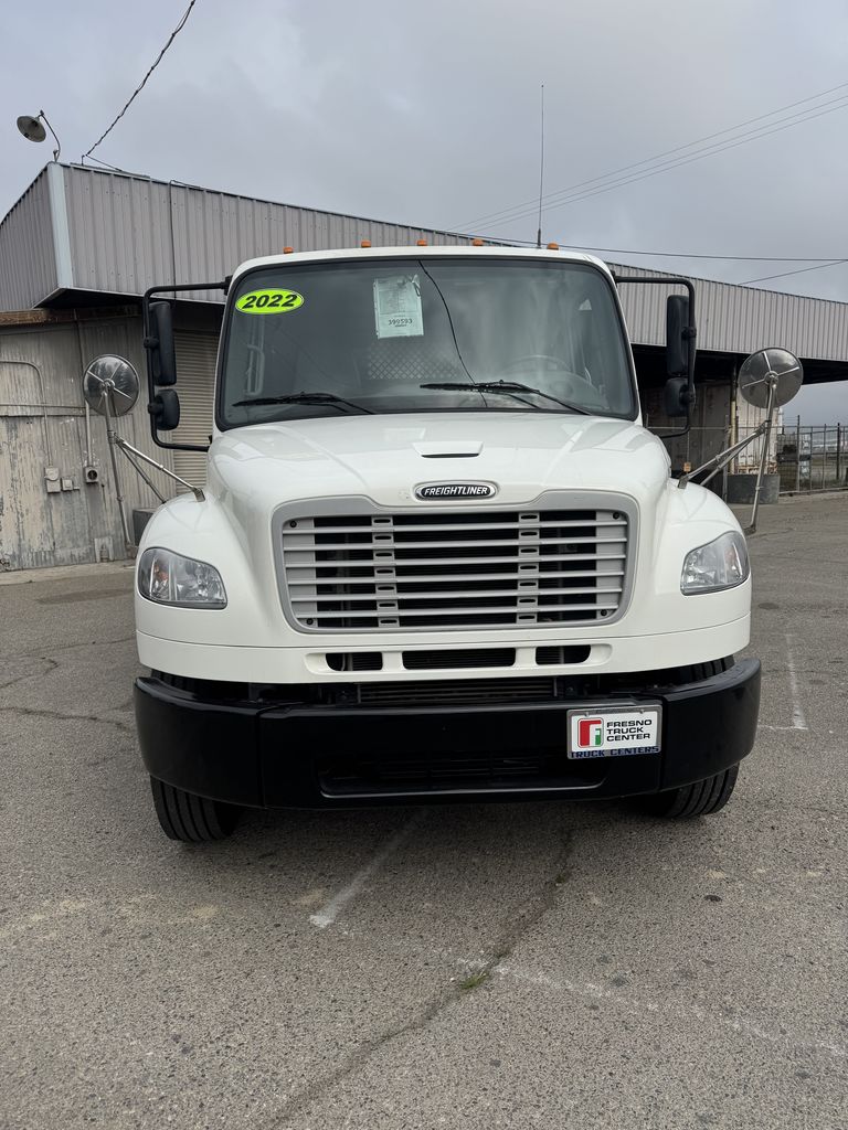 2022 Freightliner eM2 in Fresno, CA — photo 3
